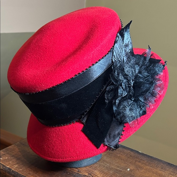 Vintage Bernar New York Red and Black Women\'s Derby Hat main image 5
